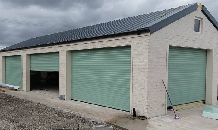 Automatic insulated roller doors